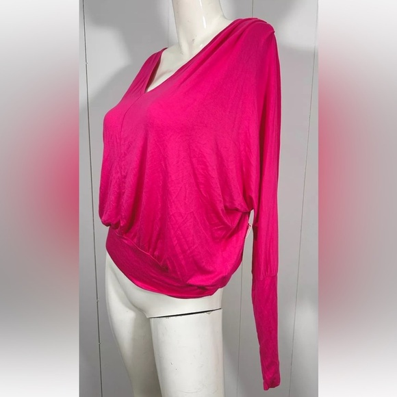 NWT Bisou Bisou Women's Sz M Sweater Pullover  Fuchsia Pink Long Dolman Sleeves - Picture 2 of 10